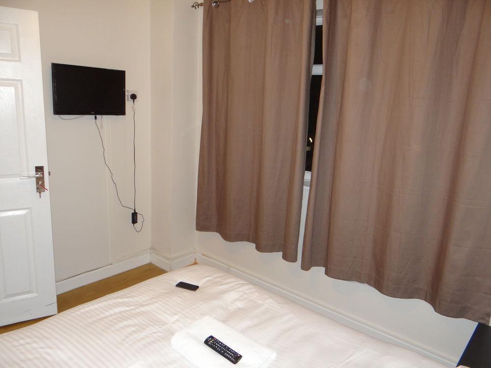 70 Hockley Avenue Hotell Barking  Exteriör bild
